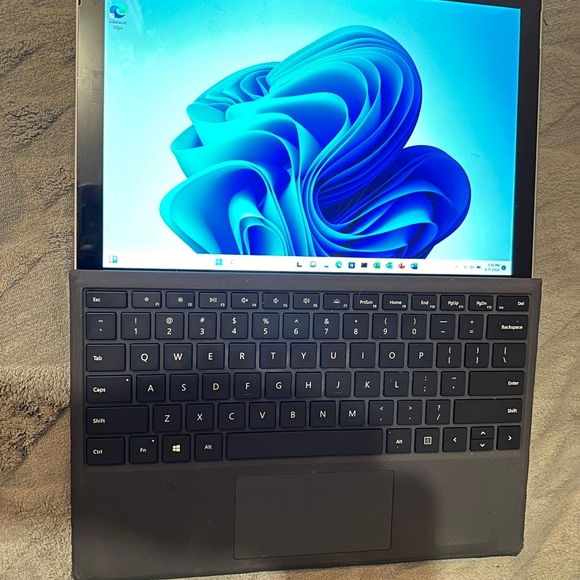 Microsoft Surface pro - Picture 4 of 6